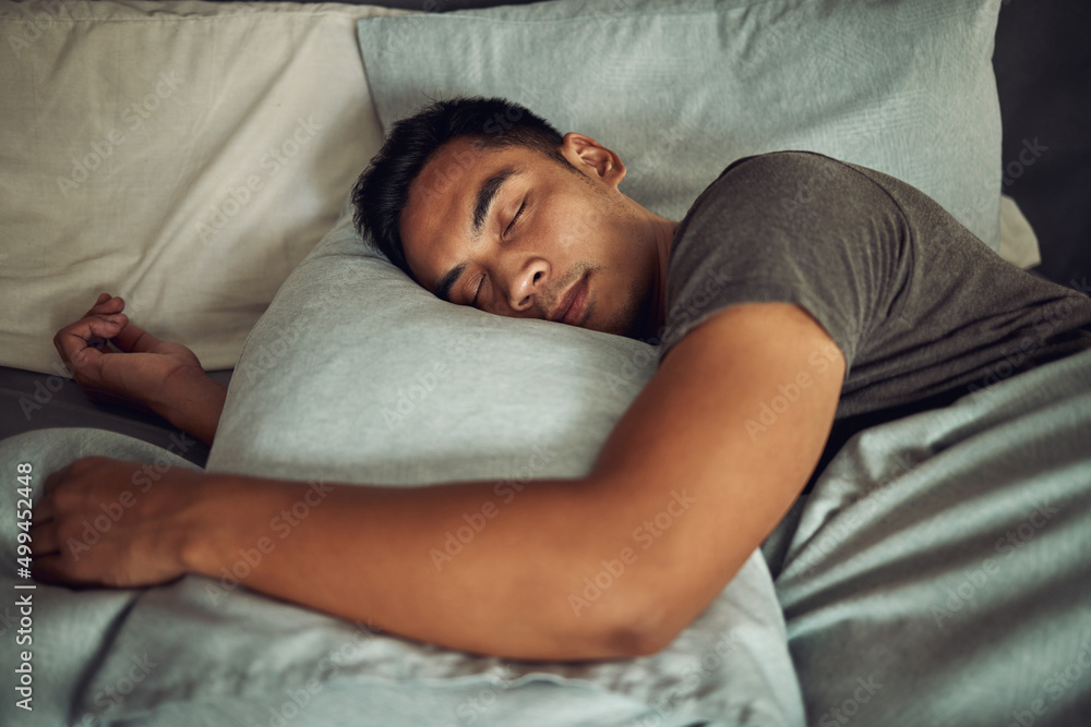 Un uomo che dorme